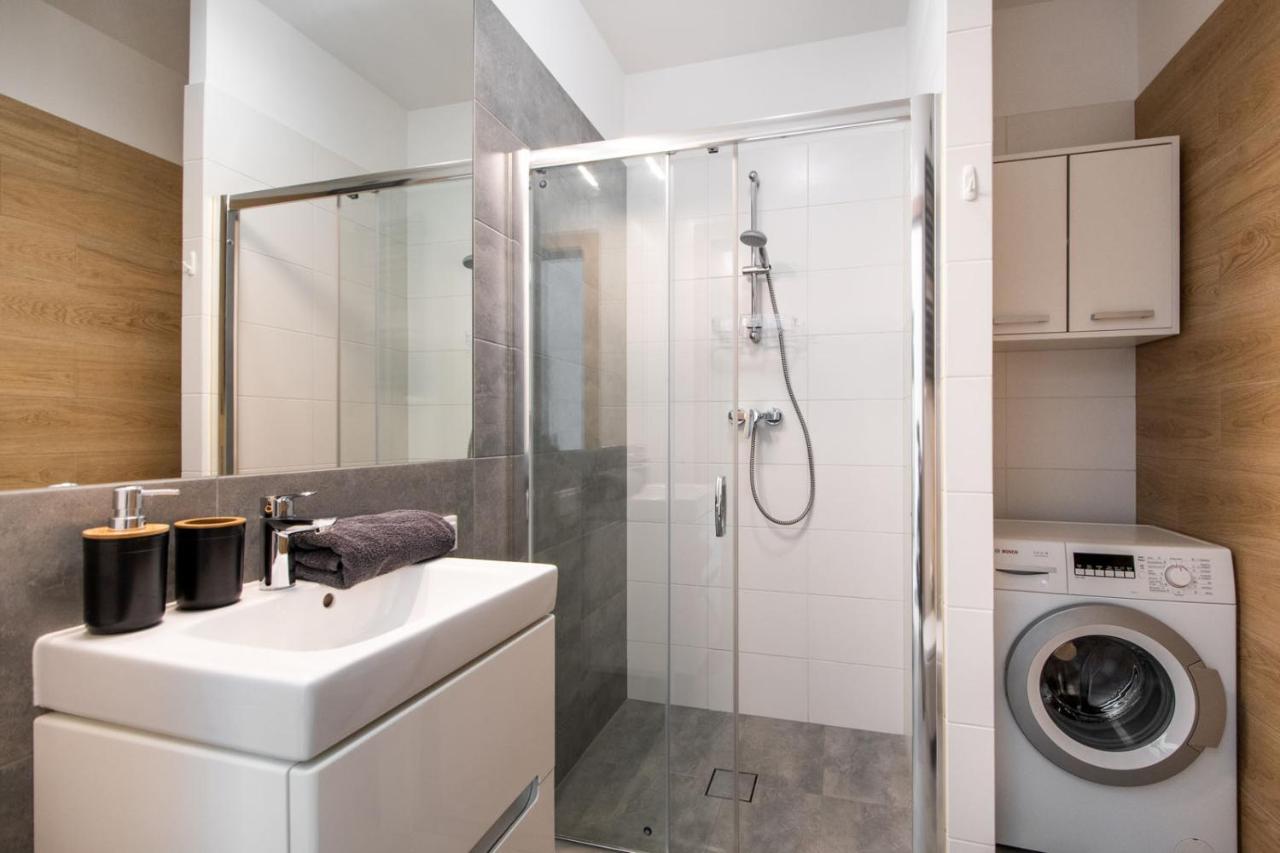 Apartament Night Metro Plocka