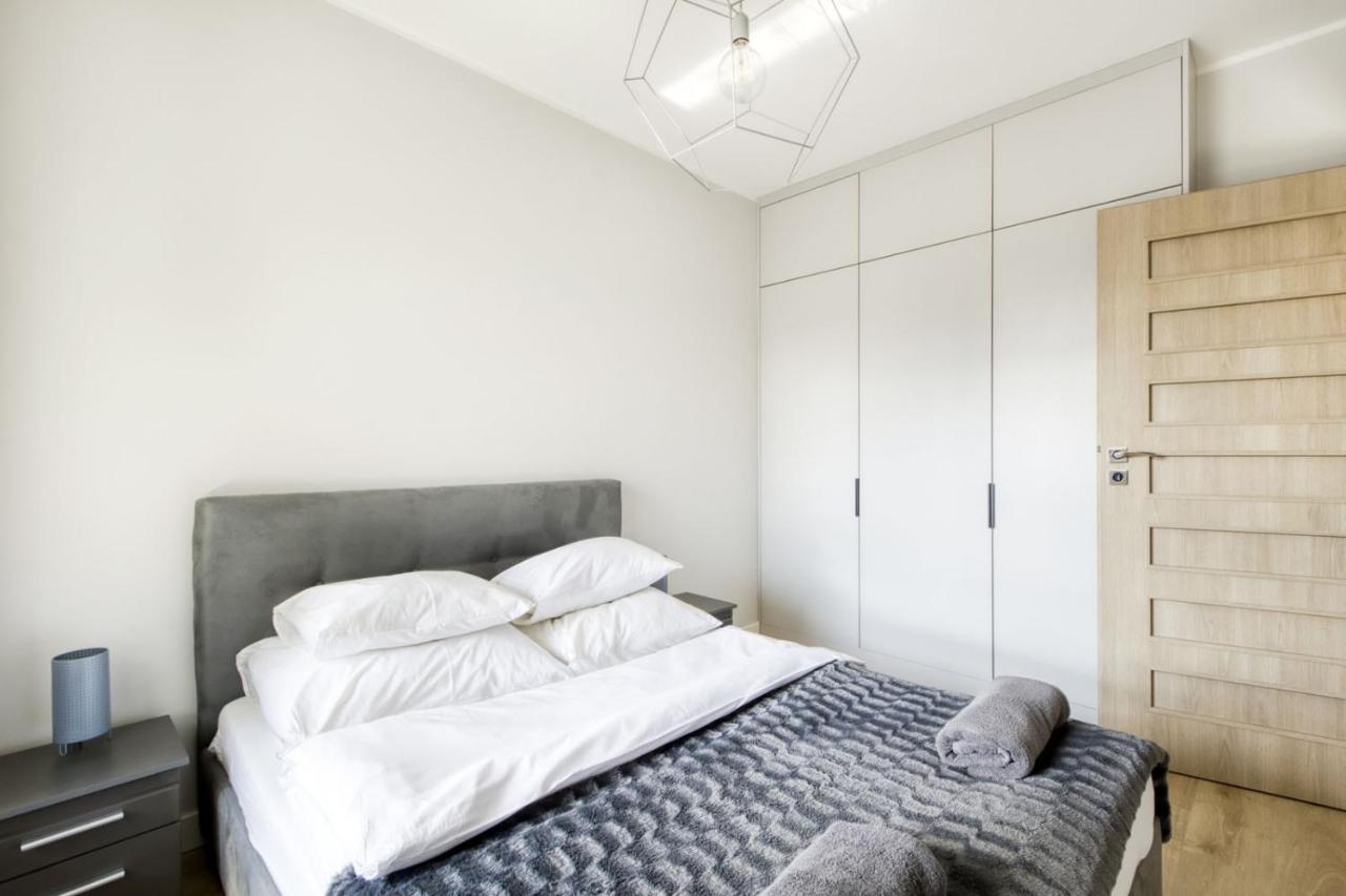 Apartment Night Metro Plocka Warschau